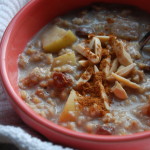 Slow Cooker Steel-Cut Oatmeal with Apples