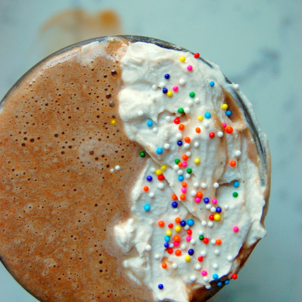 A vegan MOCHA FREEZE smoothie recipe, perfect for an afternoon pick me up or your healthy sweet tooth | uprootkitchen.com
