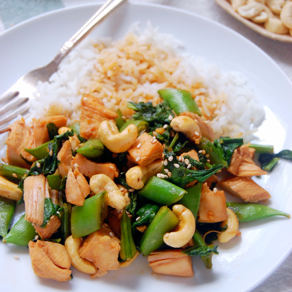 This Cashew Chicken Stir Fry recipe combines the flavors of garlic, soy sauce, spice and honey to make an incredible and easy weeknight meal! | uprootkitchen.com