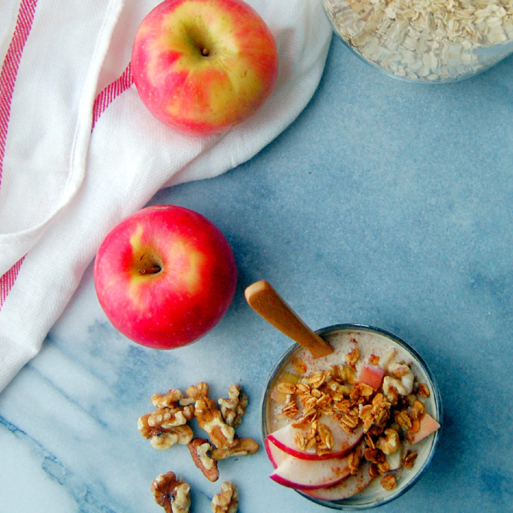 Apple Pie Overnight Oatmeal - a single serving recipe great for busy weekdays | uprootfromoregon.com